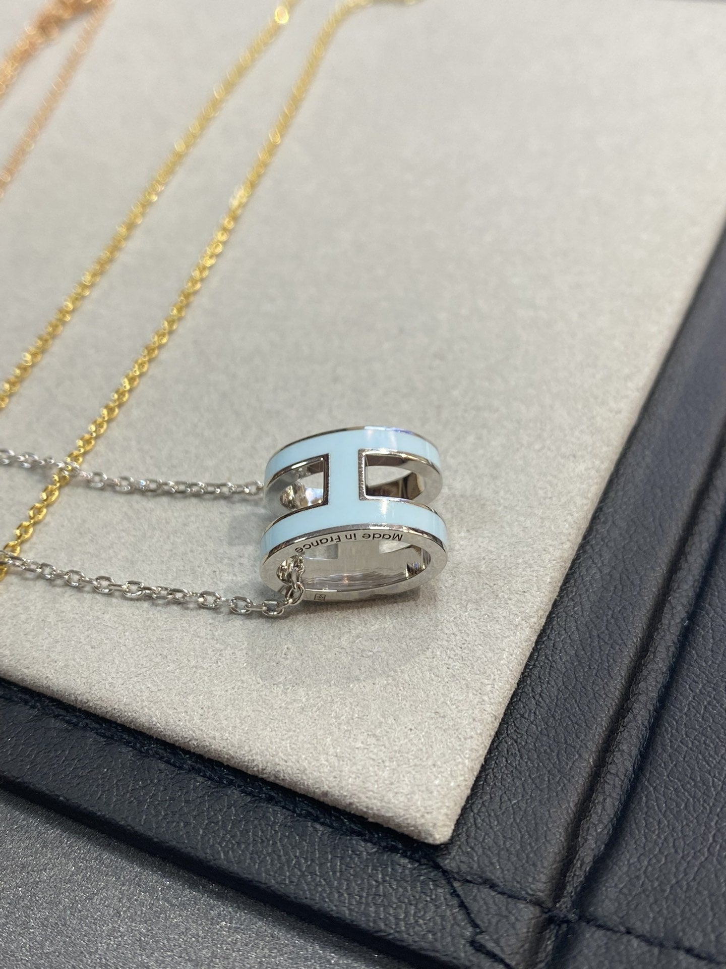 [Riva Jewelry]POP H LIGHT BLUE NECKLACE