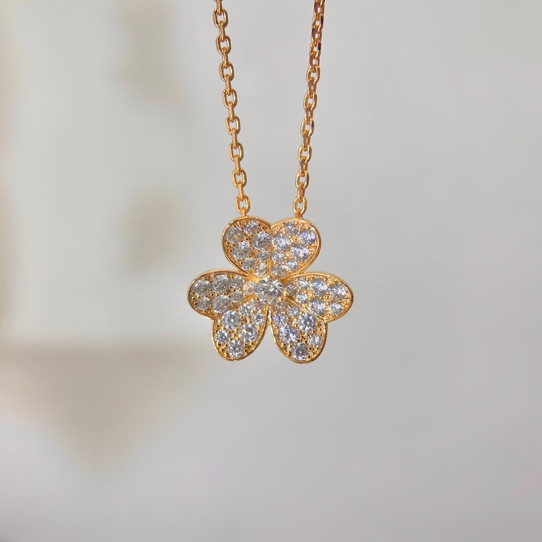 [Riva Jewelry]PAVÉ DIAMOND FLOWER CHARM NECKLACE