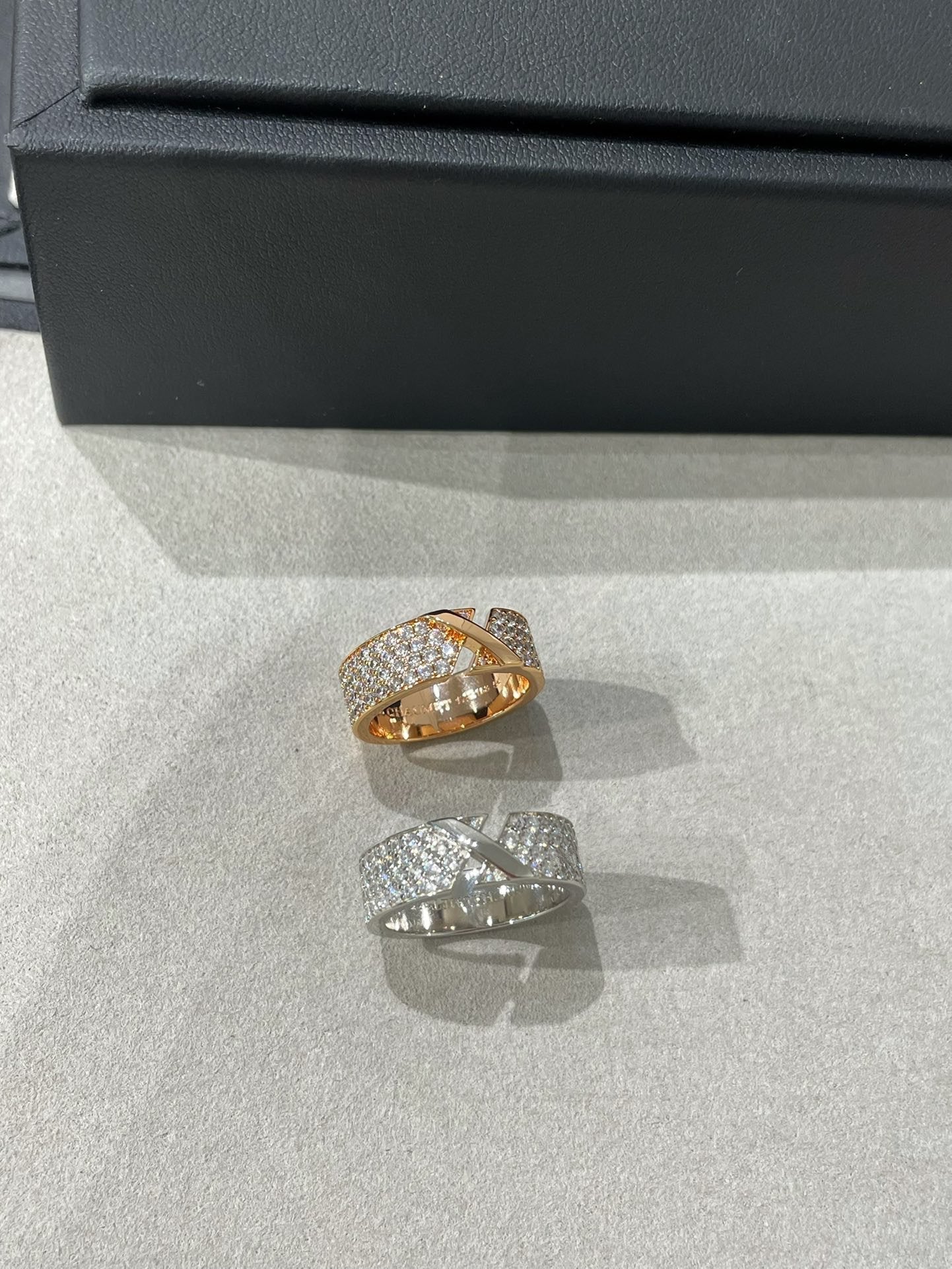 [Riva Jewelry]LIENS EVIDENCE  DIAMOND PAVED RING