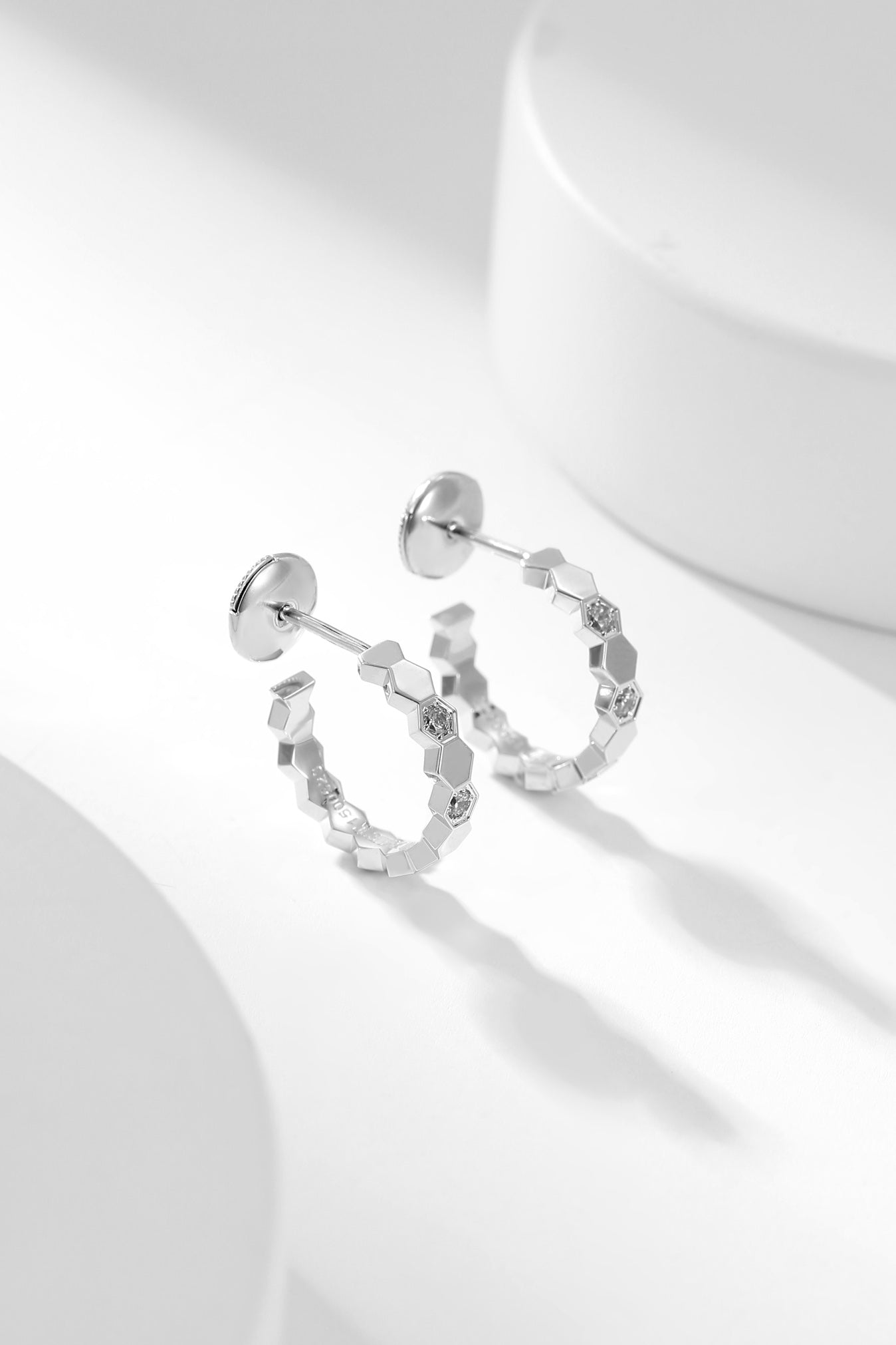 [Riva Jewelry]BEE LOVE DIAMOND HOOP EARRINGS