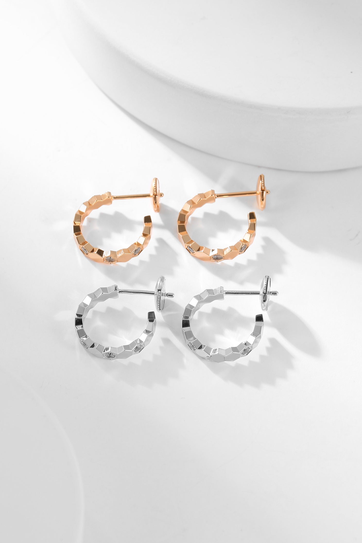[Riva Jewelry]BEE LOVE DIAMOND HOOP EARRINGS