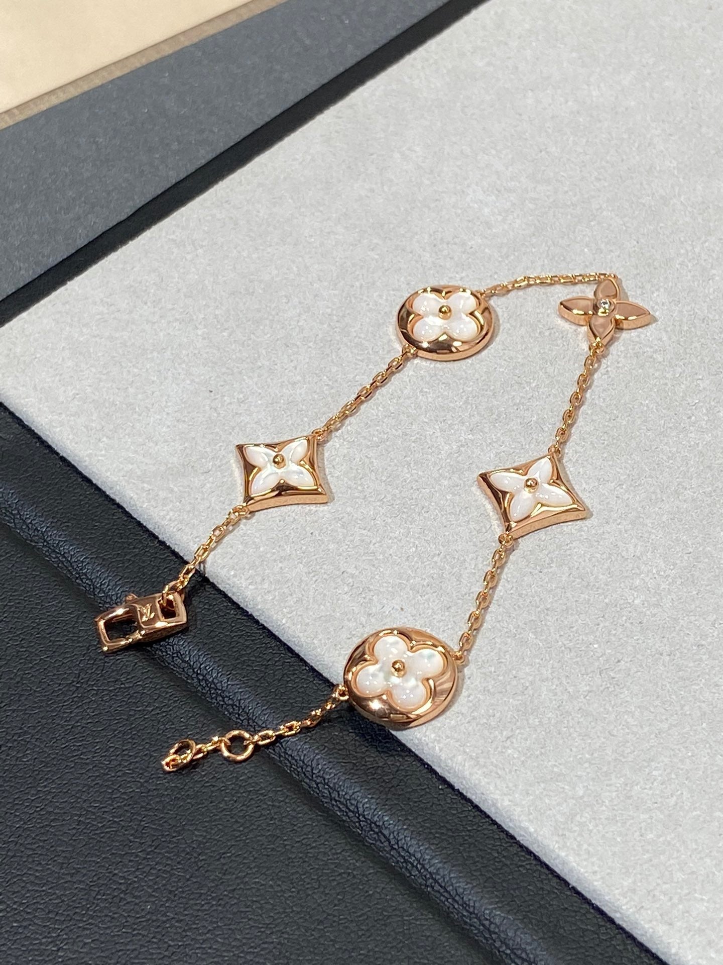 [Riva Jewelry]STAR AND SUN 5 MOTIF MOP ROSE GOLD BRACELET