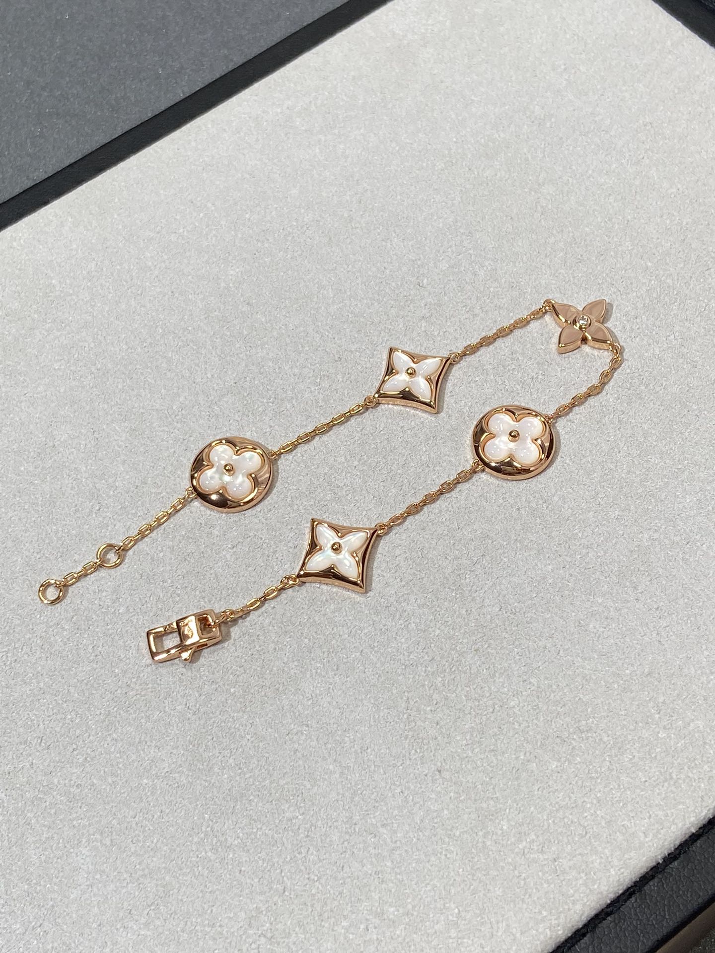[Riva Jewelry]STAR AND SUN 5 MOTIF MOP ROSE GOLD BRACELET