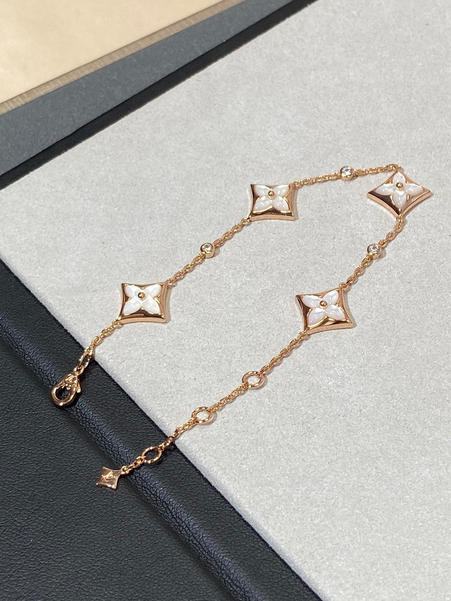 [Riva Jewelry]STAR 4 MOTIF MOP DIAMOND ROSE GOLD BRACELET