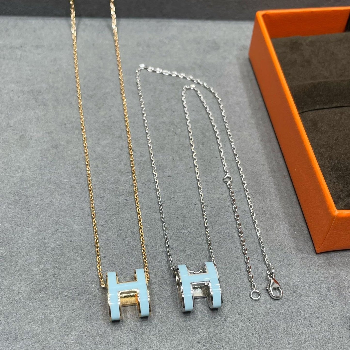 [Riva Jewelry]POP H SKY BLUE NECKLACE