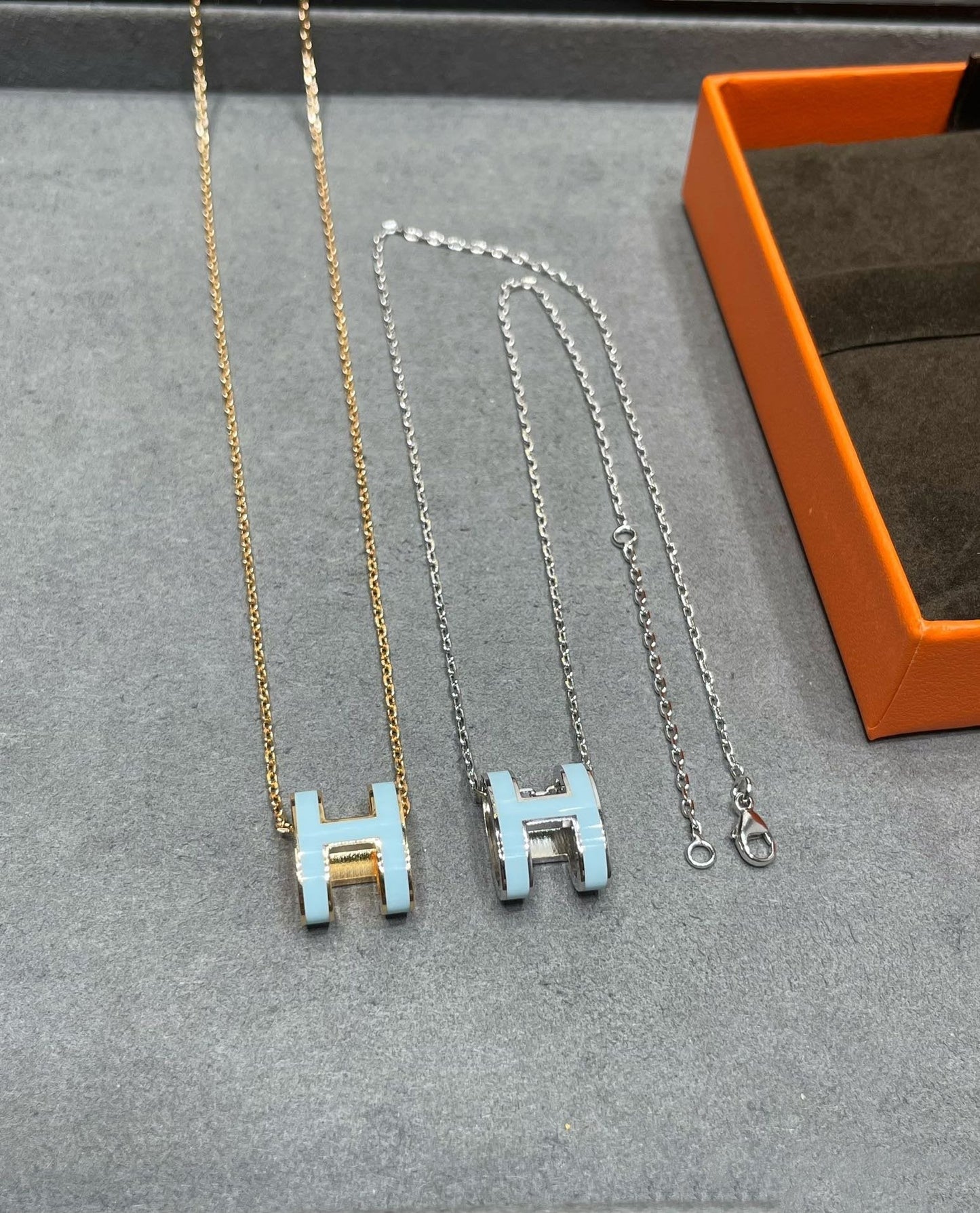 [Riva Jewelry]POP H SKY BLUE NECKLACE