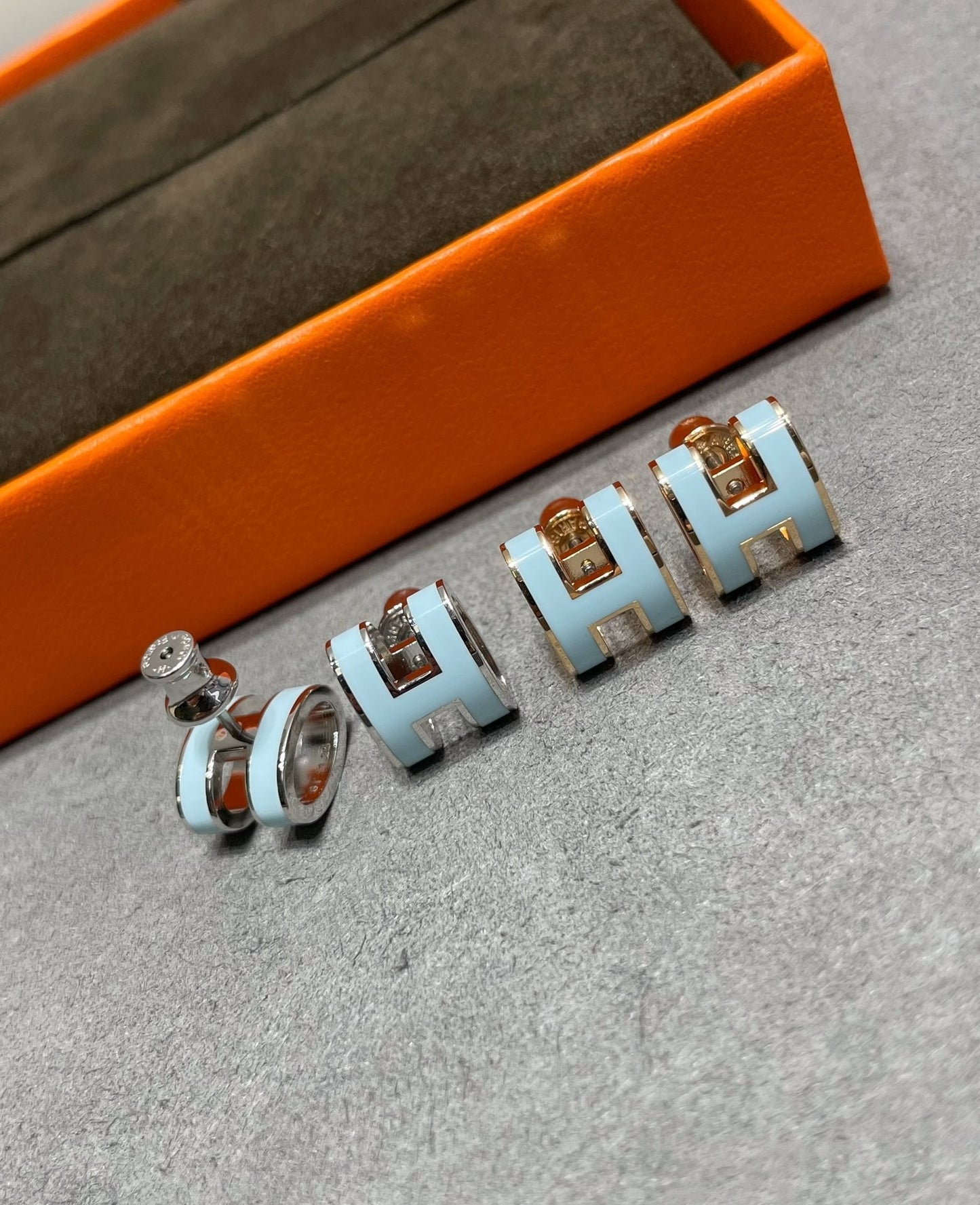 [Riva Jewelry]POP H SKY BLUE STUD EARRINGS