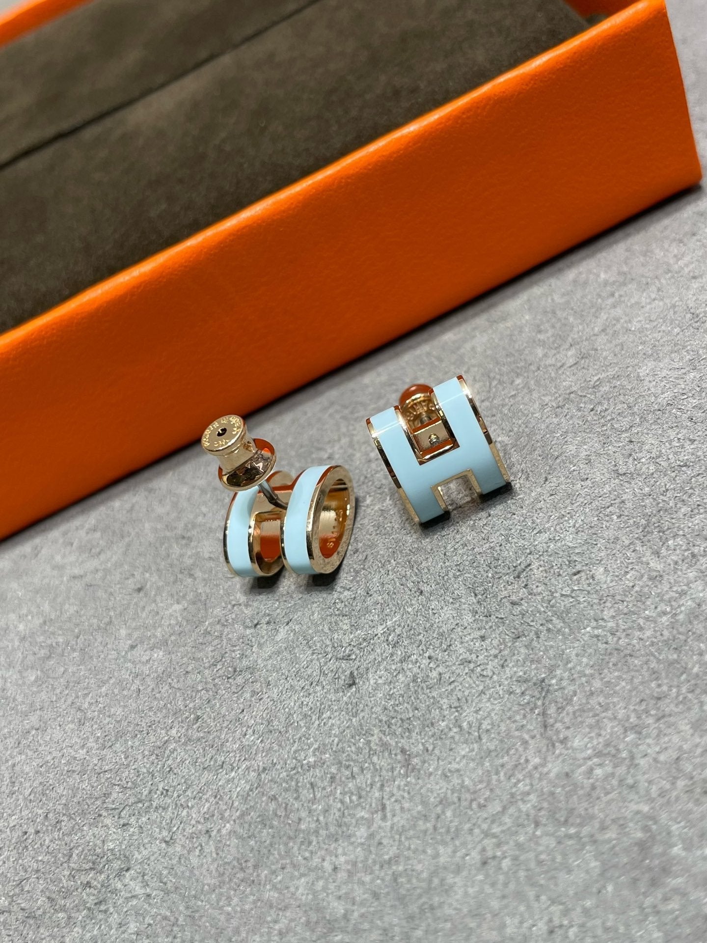 [Riva Jewelry]POP H SKY BLUE STUD EARRINGS