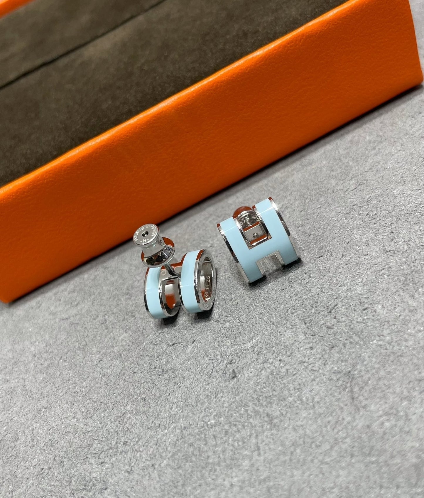 [Riva Jewelry]POP H SKY BLUE STUD EARRINGS