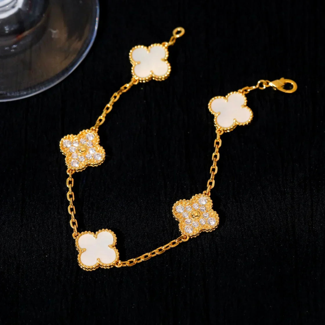 [Riva Jewelry]LUCKY CLOVER 5-MOTIF BRACELET - WHITE MOTHER-OF-PEARL COLLECTION