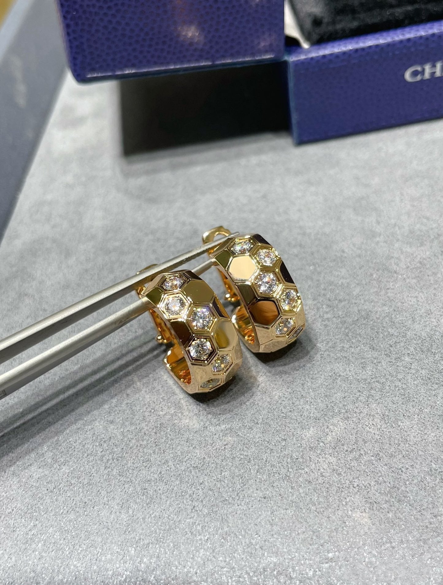 [Riva Jewelry]BEE LOVE DIAMOND HOOP EARRINGS