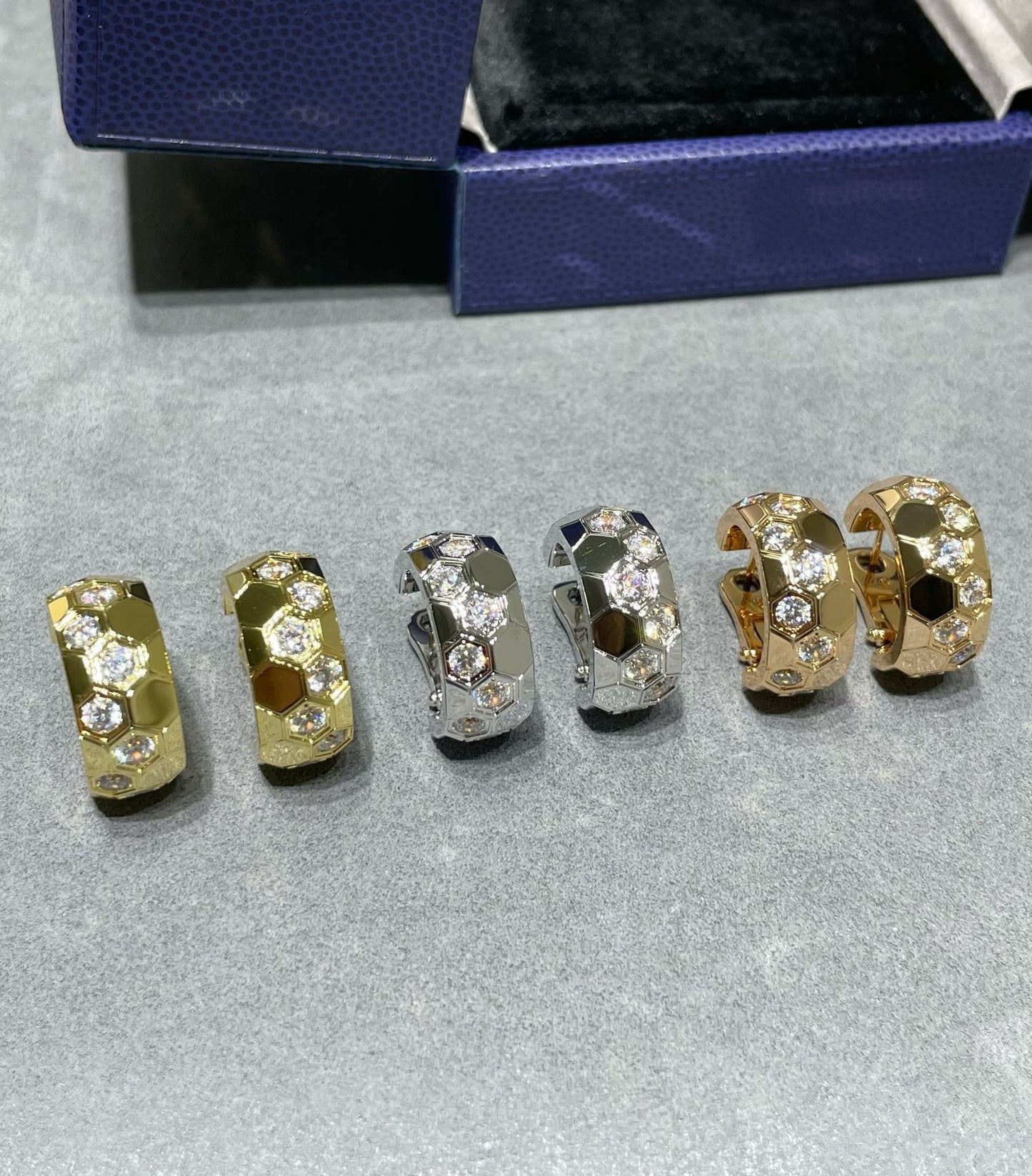 [Riva Jewelry]BEE LOVE DIAMOND HOOP EARRINGS