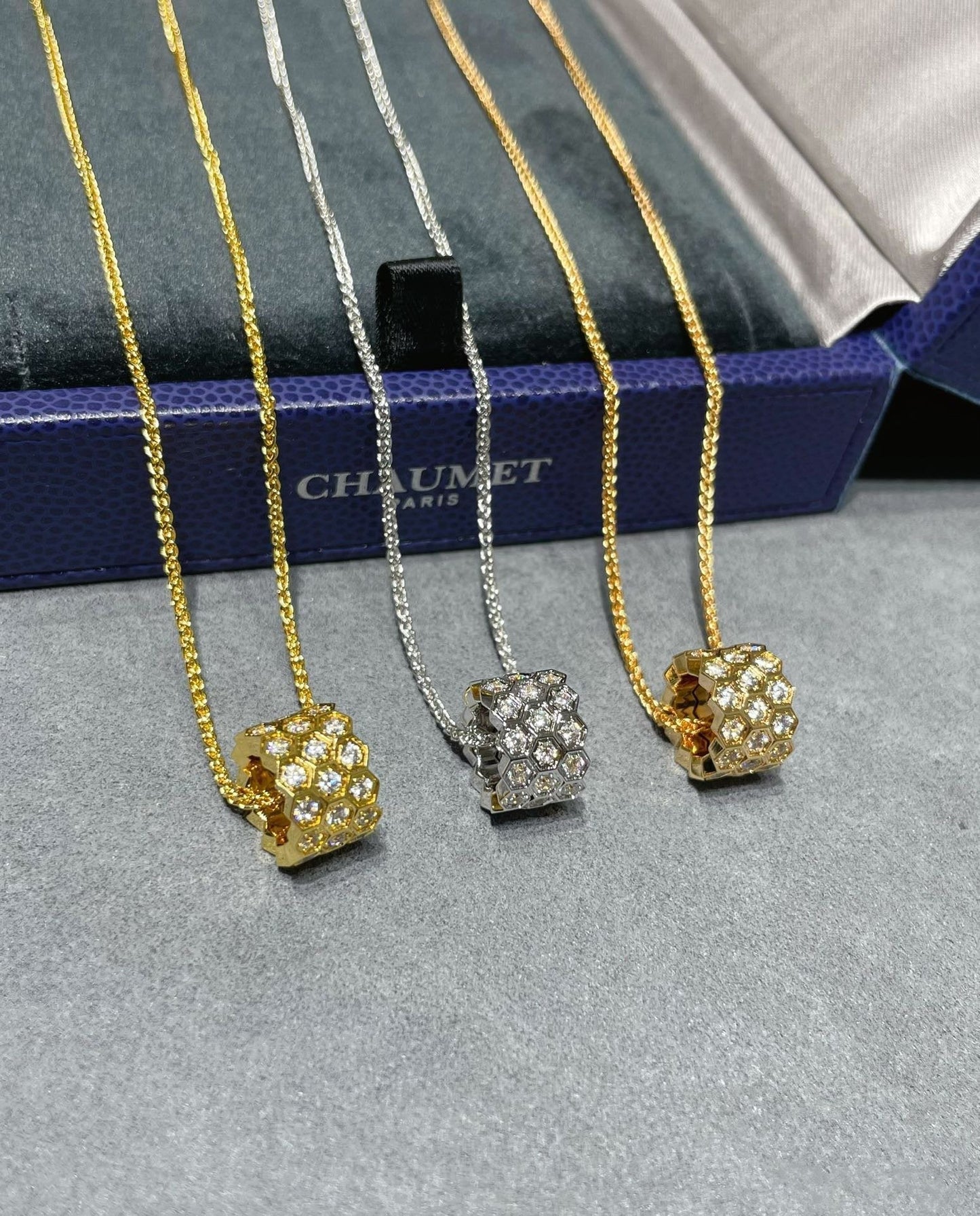 [Riva Jewelry]BEE LOVE DIAMOND PAVED 3 ROW NECKLACE