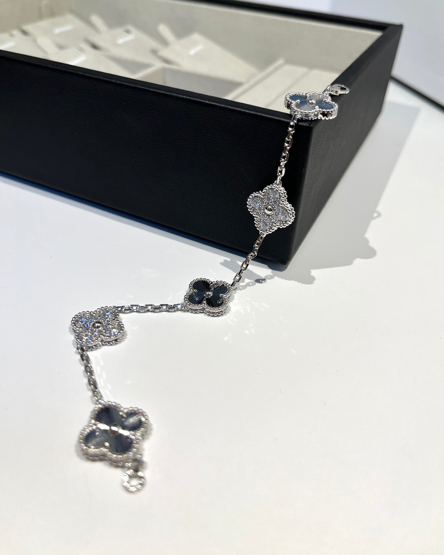 [Riva Jewelry]LUCKY CLOVER 5-MOTIF BRACELET - LASER COLLECTION
