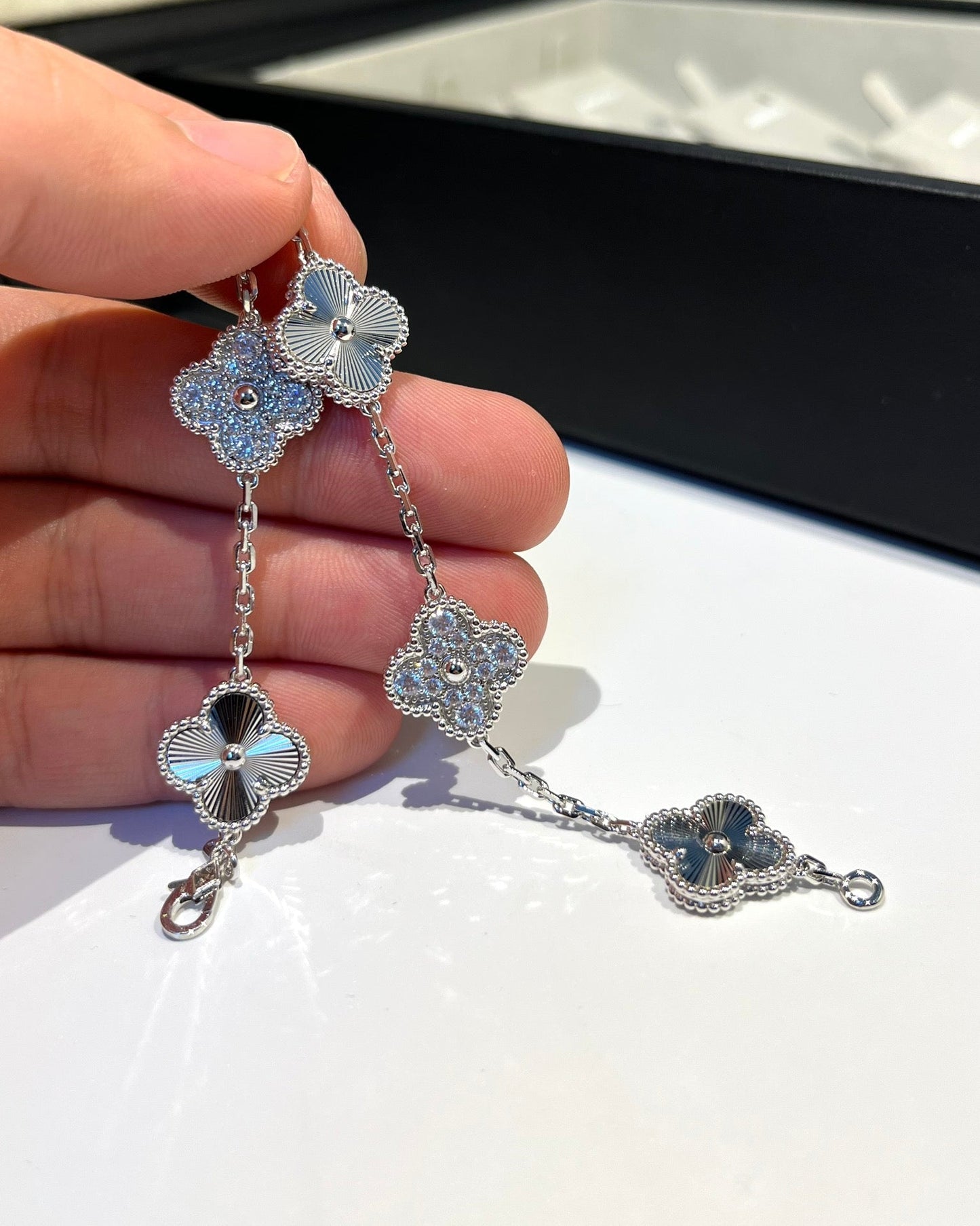 [Riva Jewelry]LUCKY CLOVER 5-MOTIF BRACELET - LASER COLLECTION
