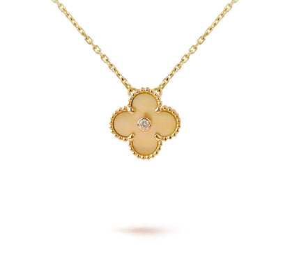 [Riva Jewelry]LIMITED EDITION CHRISTMAS CLOVER FLOWER NECKLACE - 15MM ANNUAL COLLECTIBLE PENDANT