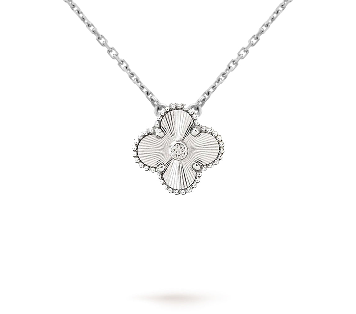 [Riva Jewelry]LIMITED EDITION CHRISTMAS CLOVER FLOWER NECKLACE - 15MM ANNUAL COLLECTIBLE PENDANT