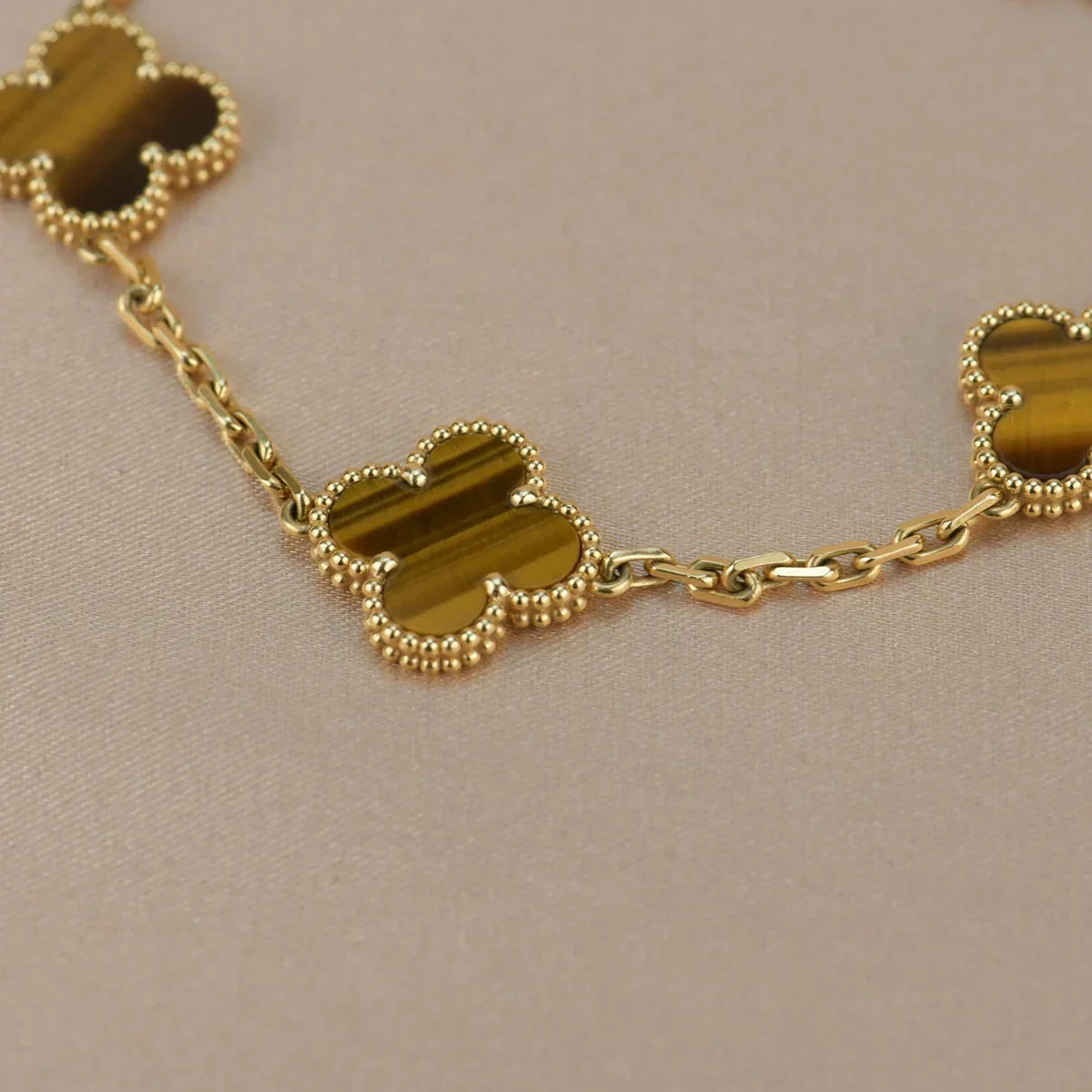 [Riva Jewelry]LUCKY CLOVER 5-MOTIF BRACELET -  TIGER’S EYE COLLECTION