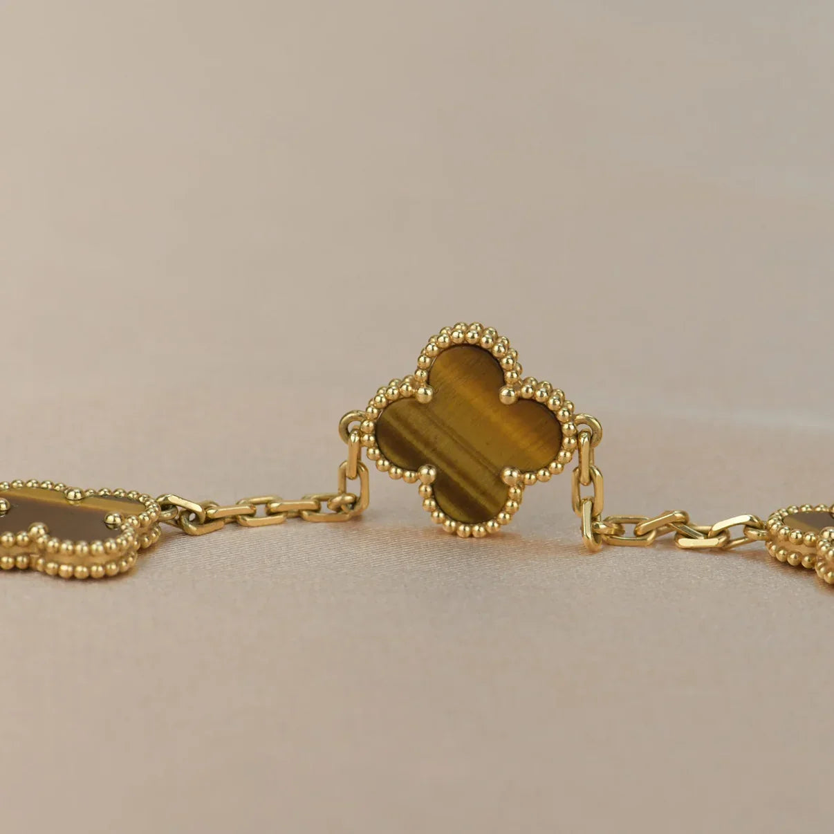 [Riva Jewelry]LUCKY CLOVER 5-MOTIF BRACELET -  TIGER’S EYE COLLECTION