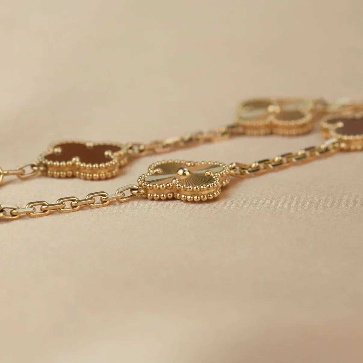 [Riva Jewelry]LUCKY CLOVER 5-MOTIF BRACELET - RED CARNELIAN COLLECTION