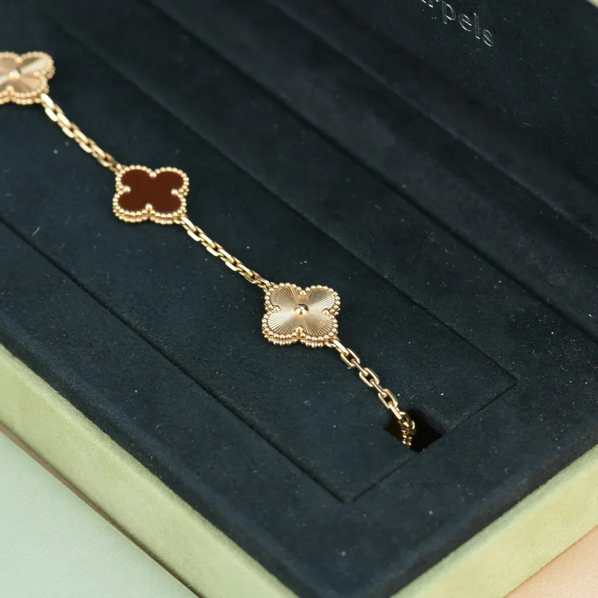 [Riva Jewelry]LUCKY CLOVER 5-MOTIF BRACELET - RED CARNELIAN COLLECTION