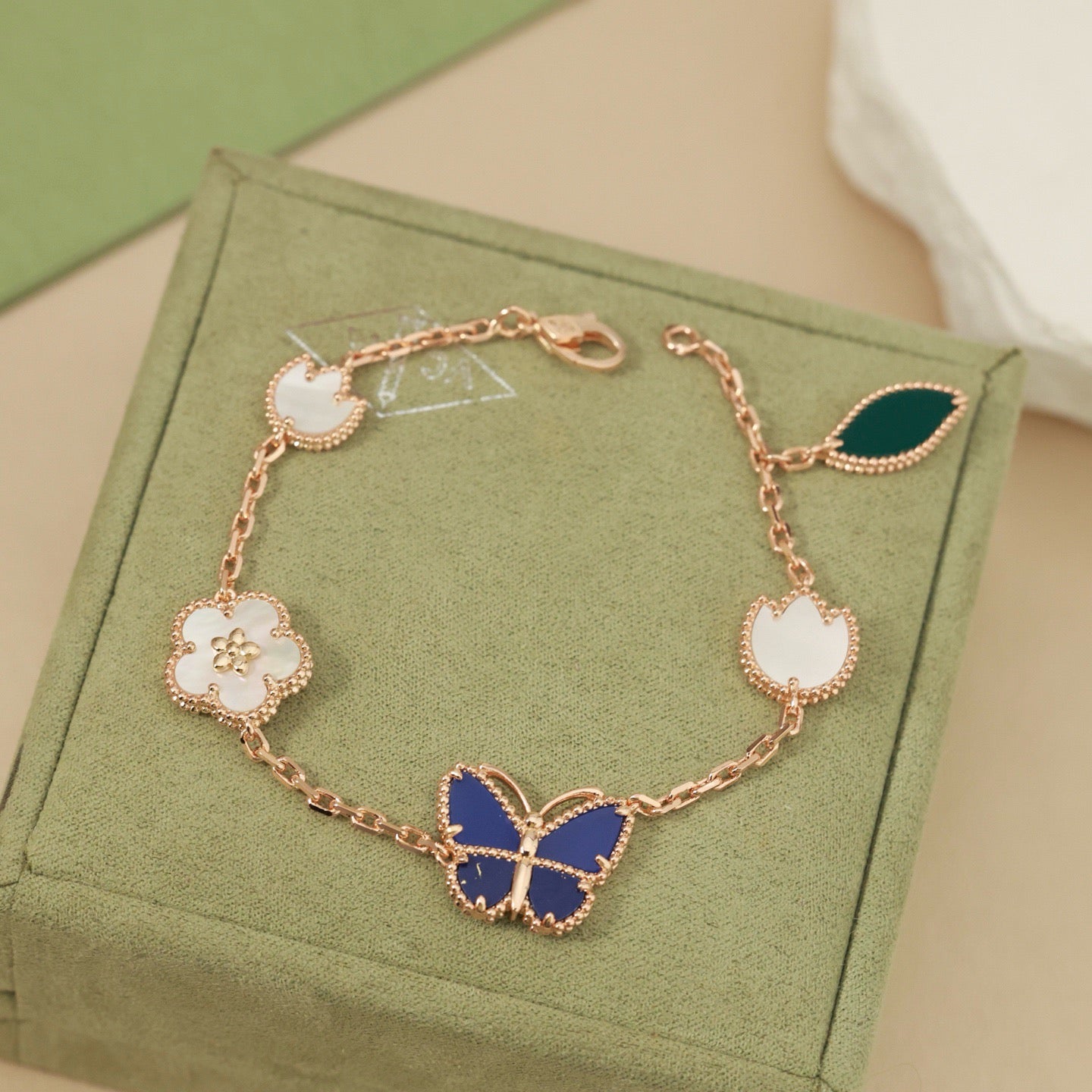 [Riva Jewelry]SPRING ENCHANTMENT BUTTERFLY & FLORAL CHARM BRACELET