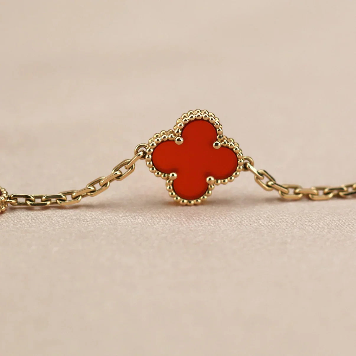 [Riva Jewelry]LUCKY CLOVER 5-MOTIF BRACELET - RED CARNELIAN COLLECTION