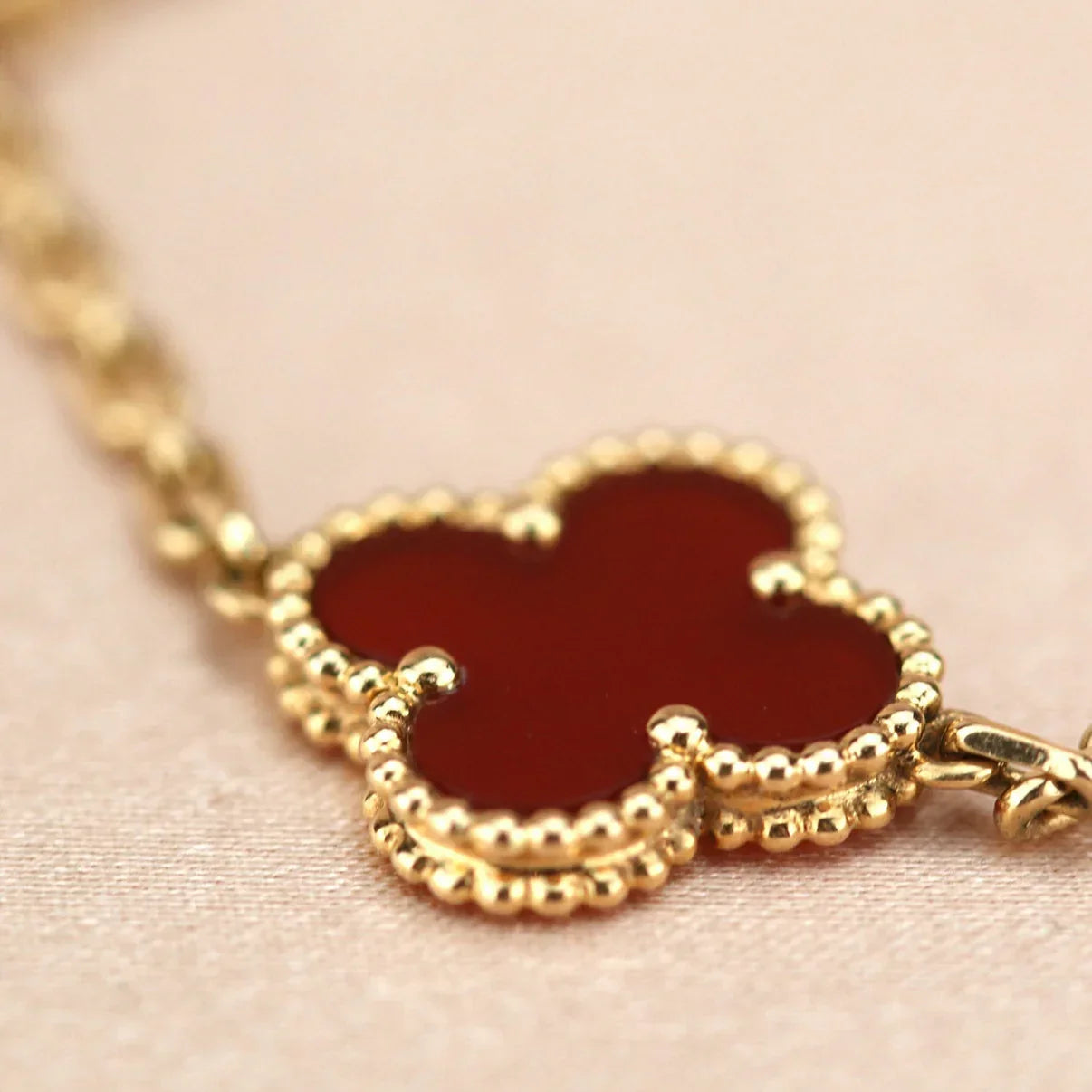 [Riva Jewelry]LUCKY CLOVER 5-MOTIF BRACELET - RED CARNELIAN COLLECTION