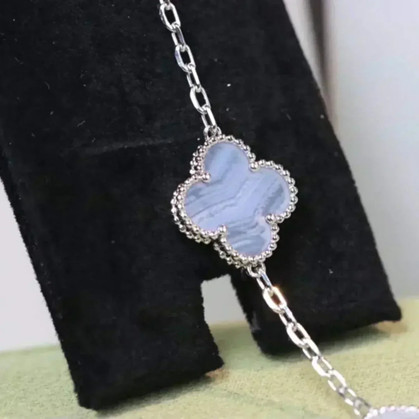[Riva Jewelry]LUCKY CLOVER 5-MOTIF BRACELET - PURPLE CHALCEDONY COLLECTION