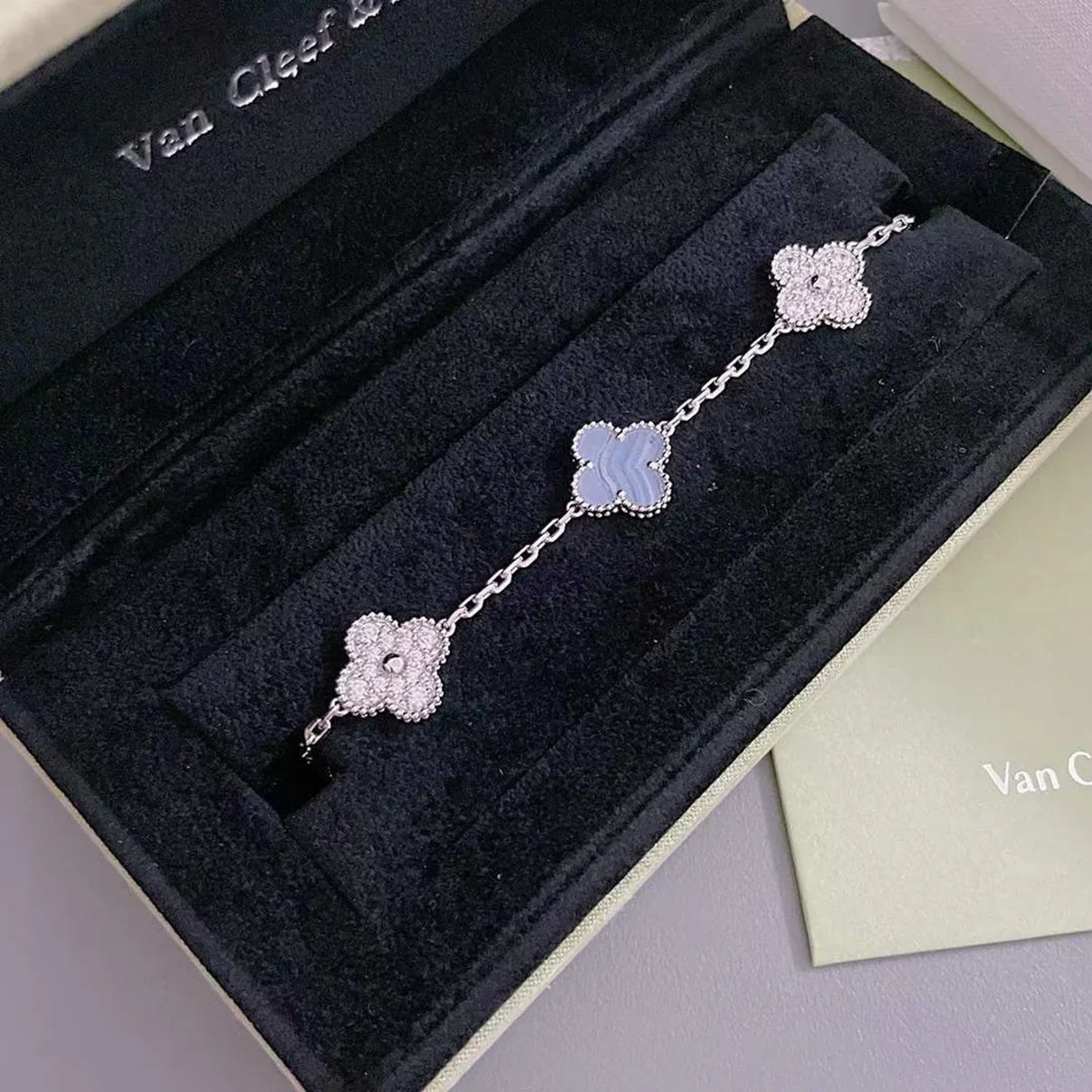 [Riva Jewelry]LUCKY CLOVER 5-MOTIF BRACELET - PURPLE CHALCEDONY COLLECTION