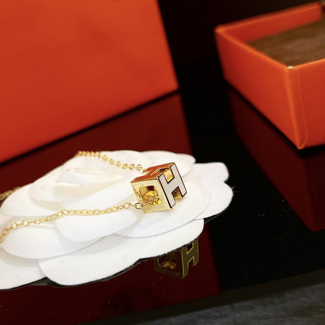 [Riva Jewelry]H WHITE SQUARE GOLD NECKLACE