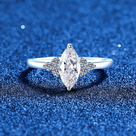 [Riva Jewelry]ELEGANT MARQUISE CUT MOISSANITE RING WITH SIDE ACCENTS