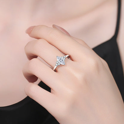 [Riva Jewelry]ELEGANT MARQUISE CUT MOISSANITE RING WITH SIDE ACCENTS