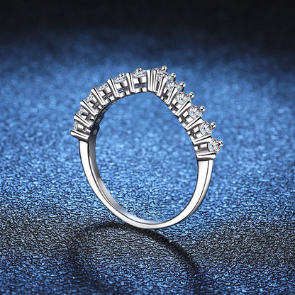 [Riva Jewelry]ELEGANT V-SHAPED CHEVRON MOISSANITE RING