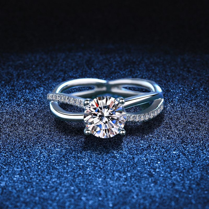 [Riva Jewelry]ELEGANT 4-PRONG CROSSOVER MOISSANITE ENGAGEMENT RING