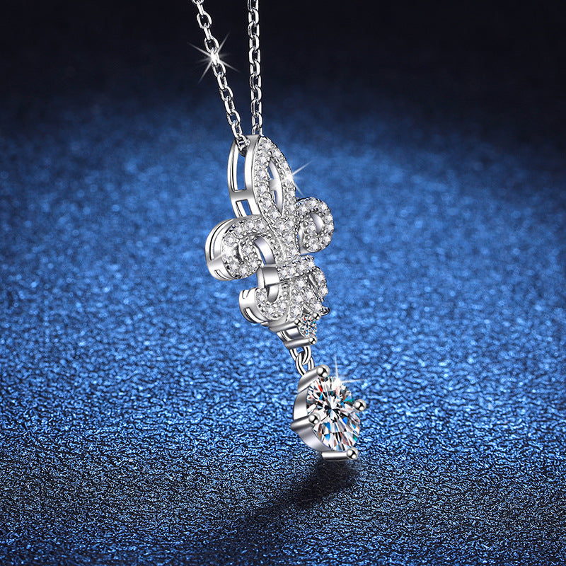 [Riva Jewelry]ROYAL FLEUR-DE-LIS MOISSANITE PENDANT NECKLACE