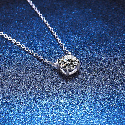 [Riva Jewelry]CLASSIC FOUR-PRONG SOLITAIRE MOISSANITE NECKLACE