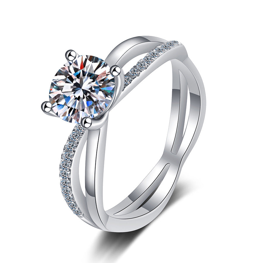 [Riva Jewelry]ELEGANT 4-PRONG CROSSOVER MOISSANITE ENGAGEMENT RING