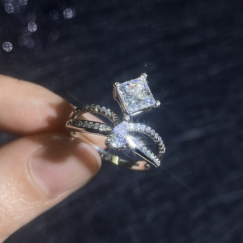 [Riva Jewelry]ELEGANT DOUBLE-TWISTED MOISSANITE RING