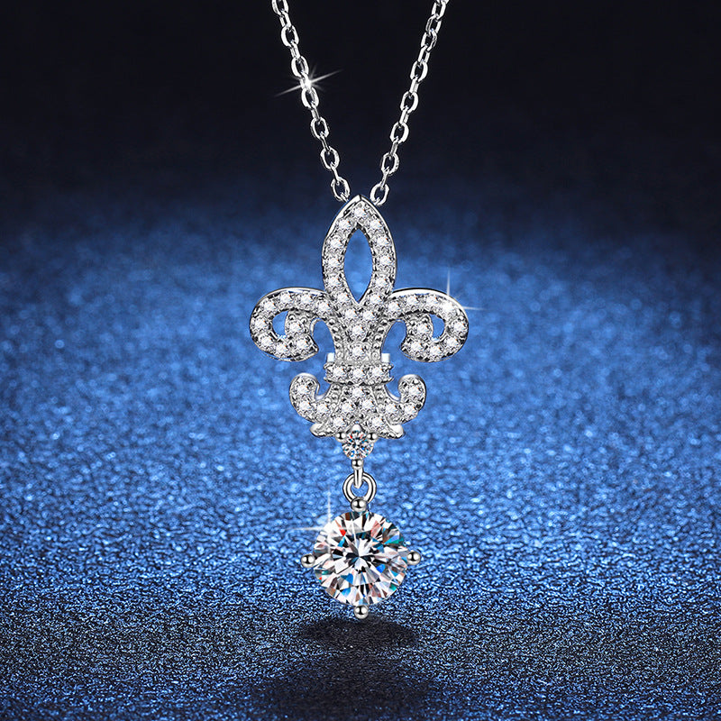 [Riva Jewelry]ROYAL FLEUR-DE-LIS MOISSANITE PENDANT NECKLACE