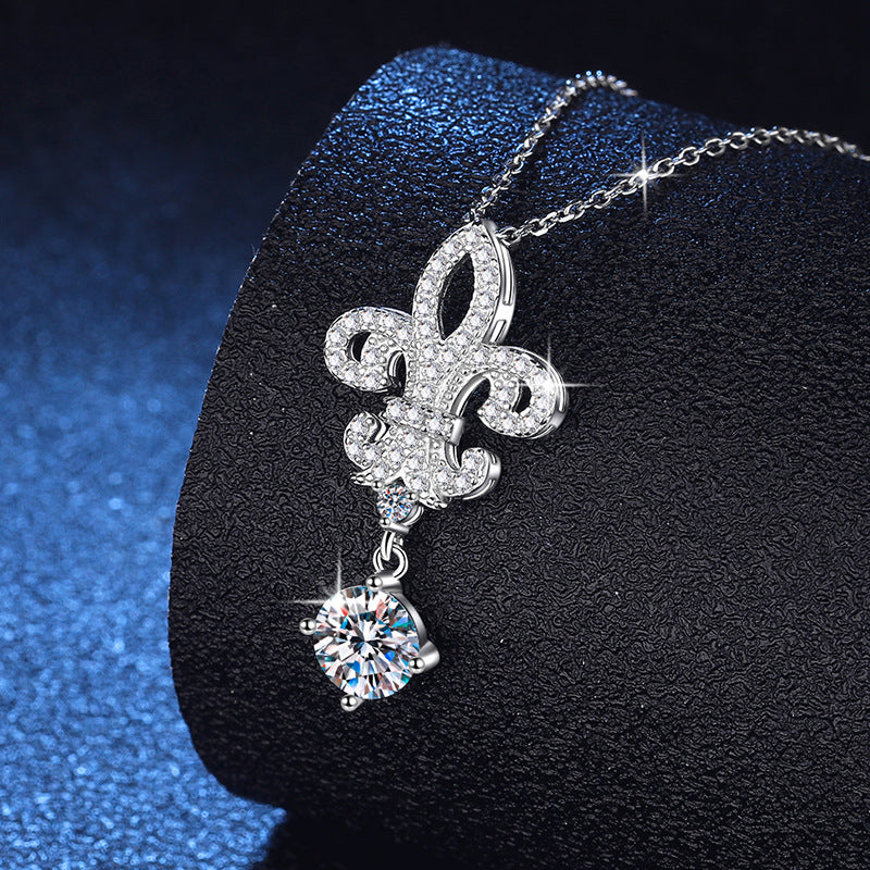 [Riva Jewelry]ROYAL FLEUR-DE-LIS MOISSANITE PENDANT NECKLACE