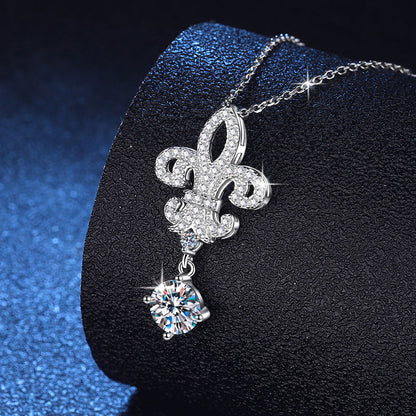 [Riva Jewelry]ROYAL FLEUR-DE-LIS MOISSANITE PENDANT NECKLACE
