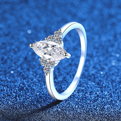 [Riva Jewelry]ELEGANT MARQUISE CUT MOISSANITE RING WITH SIDE ACCENTS