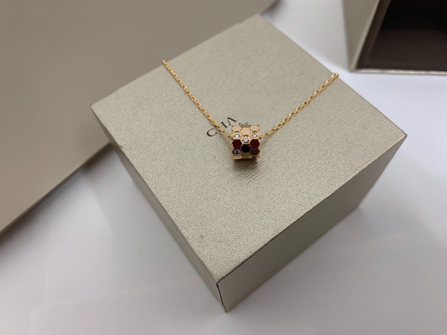 [Riva Jewelry]BEE LOVE DIAMOND NECKLACE