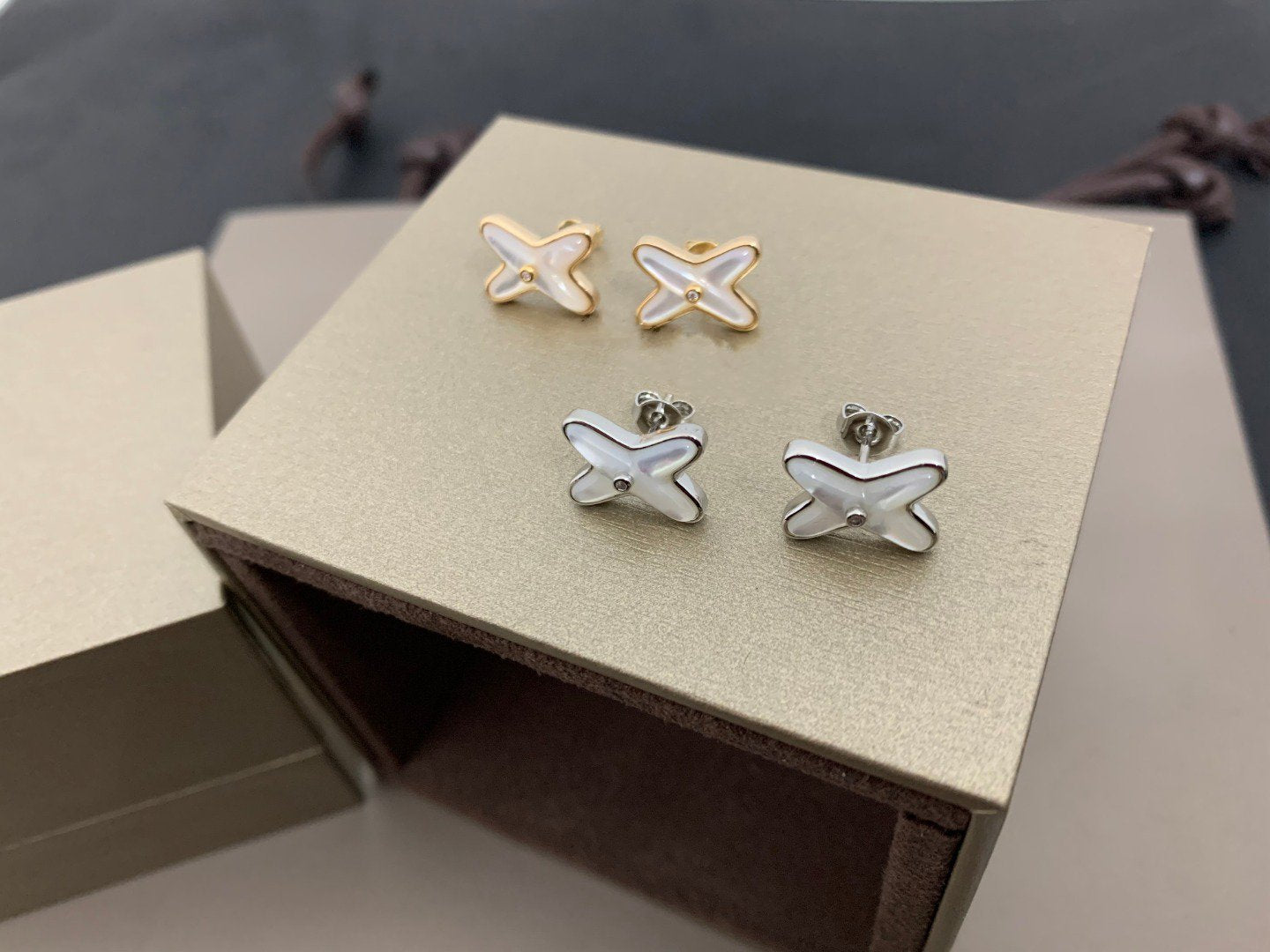 [Riva Jewelry]JEUX DE WHITE MOP SILVER DIAMOND EARRINGS