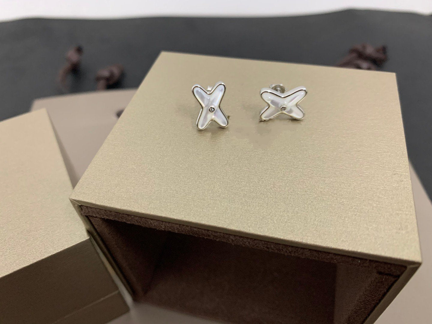 [Riva Jewelry]JEUX DE WHITE MOP SILVER DIAMOND EARRINGS