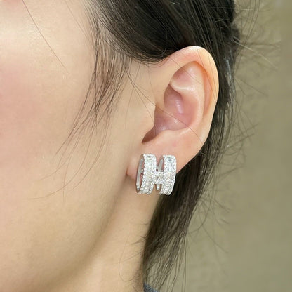 [Riva Jewelry]H STUD EARRINGS WITH SILVER DIAMONDS