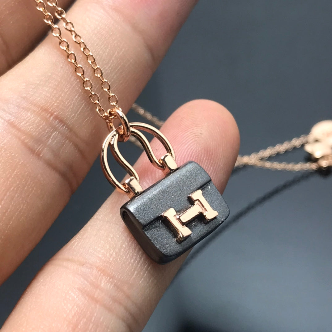 [Riva Jewelry]WOMEN'S HM AMULETTES CONSTANCE PENDANT NECKLACE