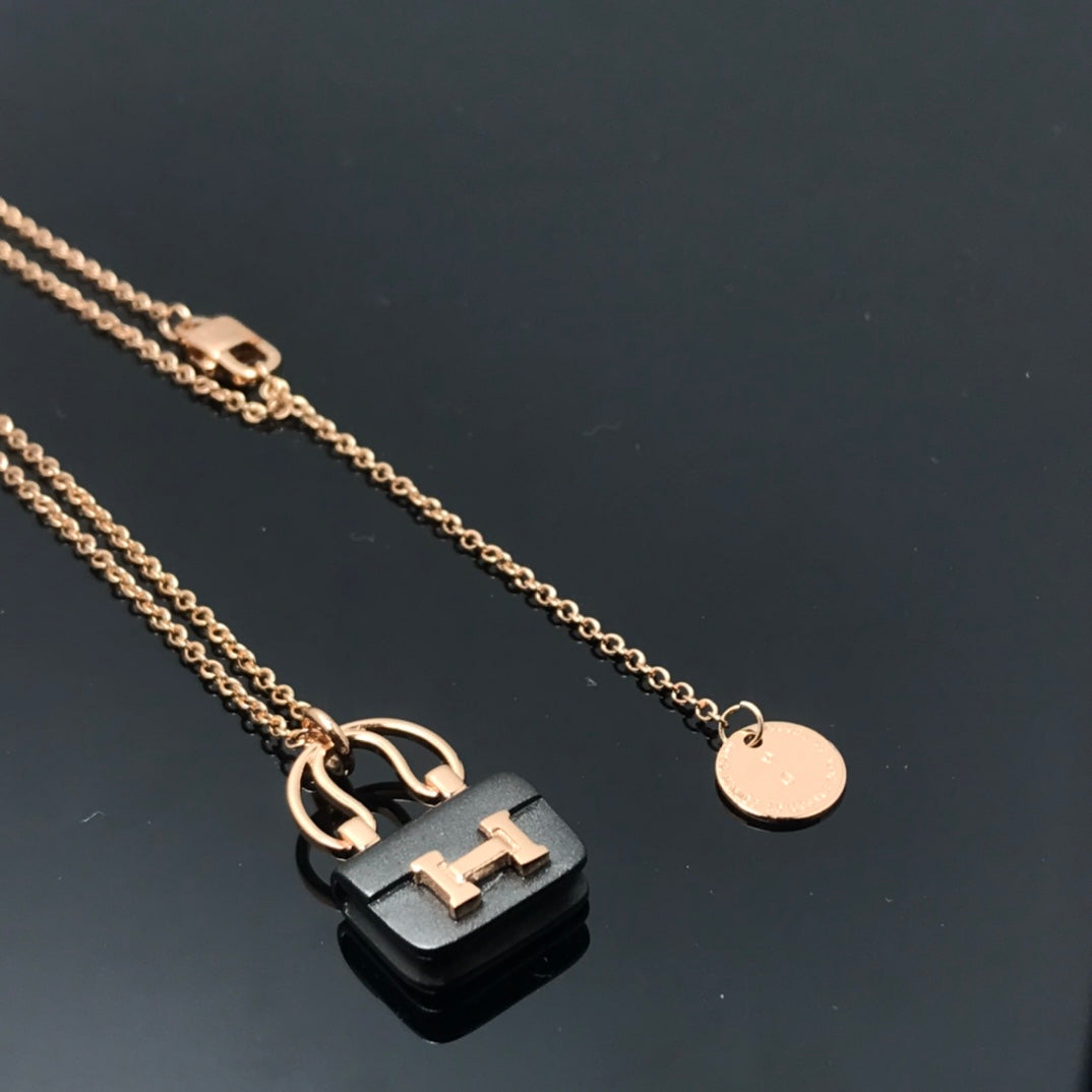 [Riva Jewelry]WOMEN'S HM AMULETTES CONSTANCE PENDANT NECKLACE