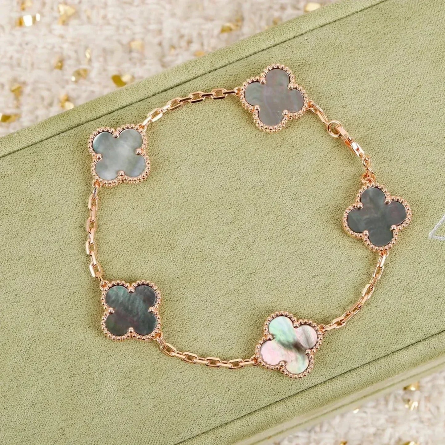 [Riva Jewelry]LUCKY CLOVER 5-MOTIF BRACELET - GREY MOTHER-OF-PEARL COLLECTION